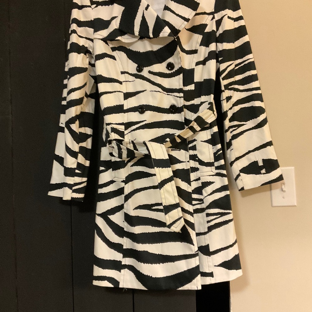 Fun little zebra print trench size 10
